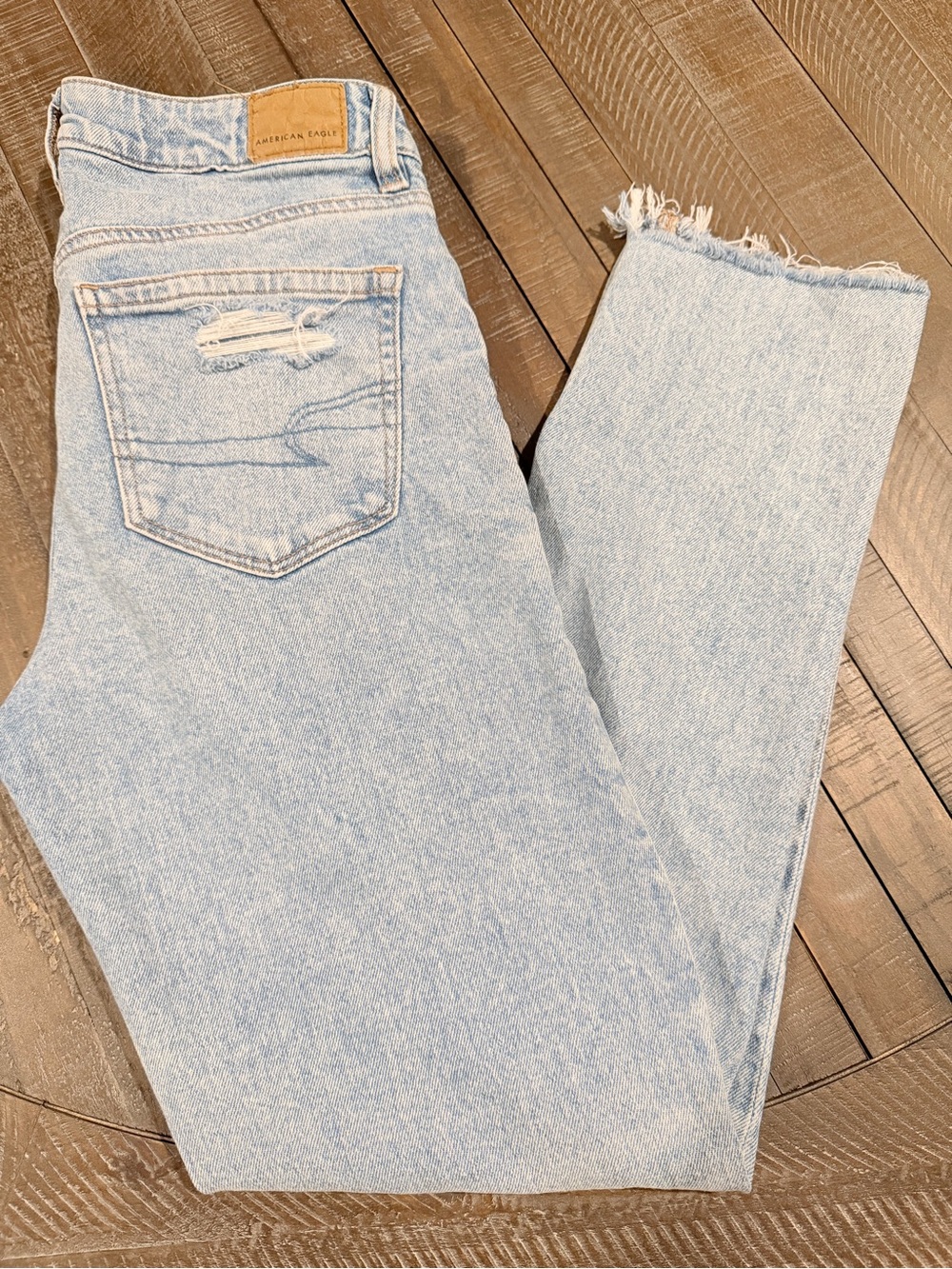 American Eagle Super Distressed Light Wash Jeans Women’s Size 2 Regular